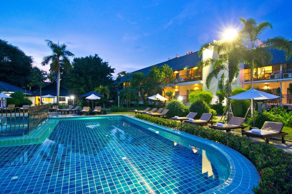 Kombinace - Sunshine Garden ***, Pattaya, Bangkok Palace Hotel