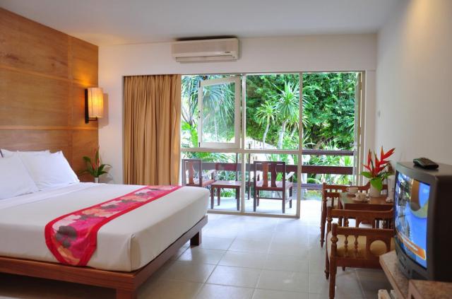 Kombinace - Sunshine Garden ***, Pattaya, Bangkok Palace Hotel 