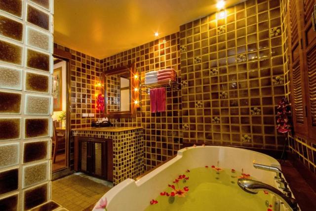 Kombinace - Andamania Khaolak Beach Resort ***, Bangkok Palace 