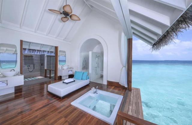 Sunset Overwater Pool Residencia
