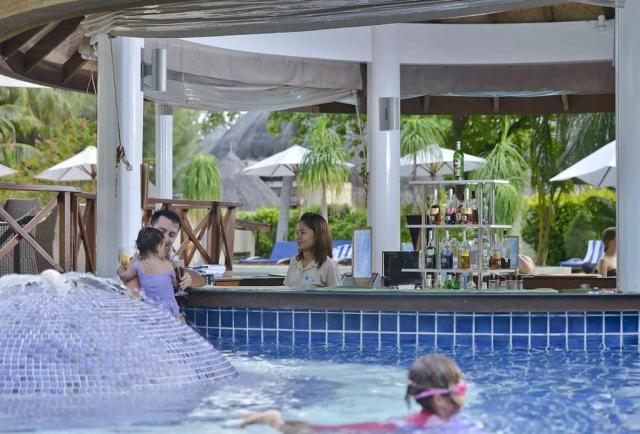 Pool Bar