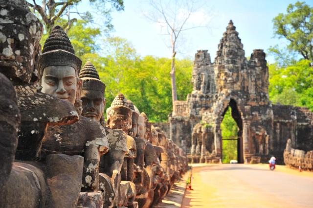 Tajuplný Angkor Wat s odpočinkom na plážach v Thajsku