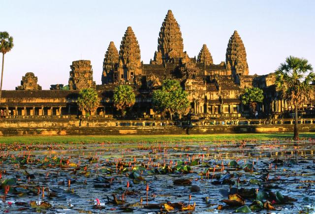 Tajuplný Angkor Wat s odpočinkom na plážach v Thajsku