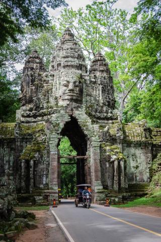 Tajuplný Angkor Wat s odpočinkom na plážach v Thajsku