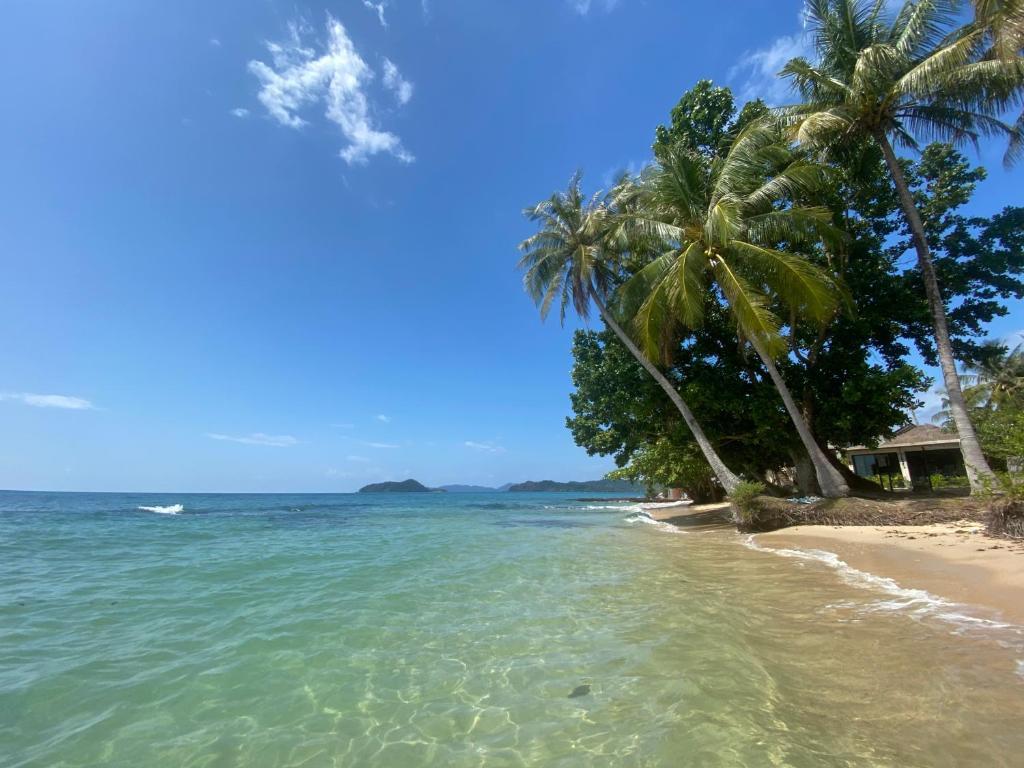 Kombinace - White Sand Beach ***, Koh Mak, unknown, Bangkok Pal
