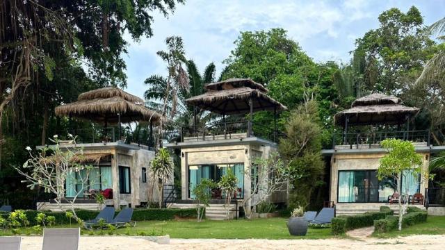 Kombinace - White Sand Beach ***, Koh Mak, unknown, Bangkok Pal