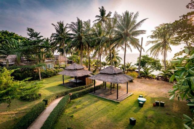 Kombinace - White Sand Beach ***, Koh Mak, unknown, Bangkok Pal