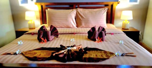 Kombinace - White Sand Beach ***, Koh Mak, unknown, Bangkok Pal