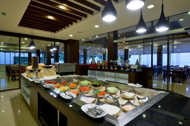 Kombinace - Kacha Resort ***+, Ko Chang, Bangkok Palace Hotel *