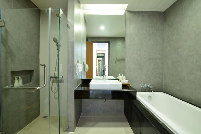 Kombinace - Kacha Resort ***+, Ko Chang, Bangkok Palace Hotel *