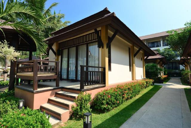 Kombinace - Kacha Resort ***+, Ko Chang, Bangkok Palace Hotel *