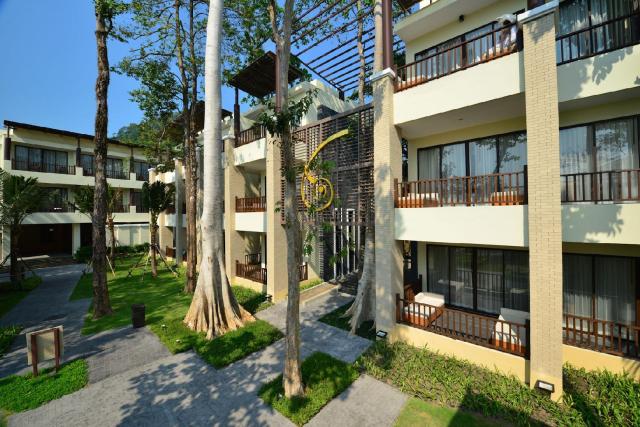 Kombinace - Kacha Resort ***+, Ko Chang, Bangkok Palace Hotel *