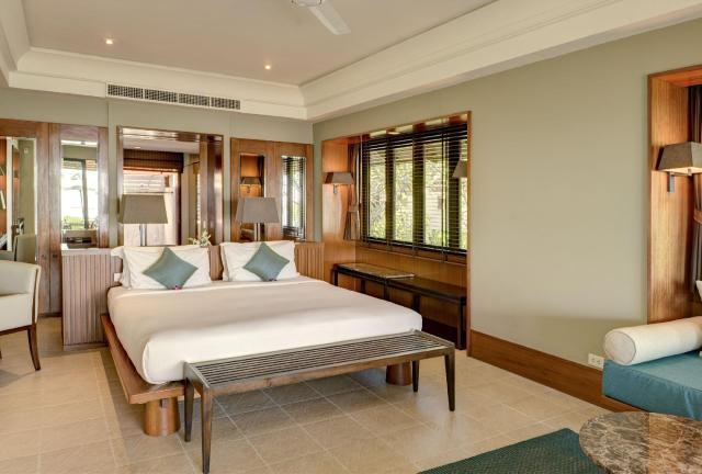 Kombinace - Layana Resort *****, Ko Lanta, Bangkok Palace Hotel