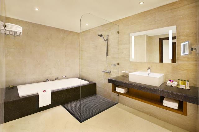 Kúpeľňa v izbe v Doubletree by Hilton Resort & Spa Marjan Islan