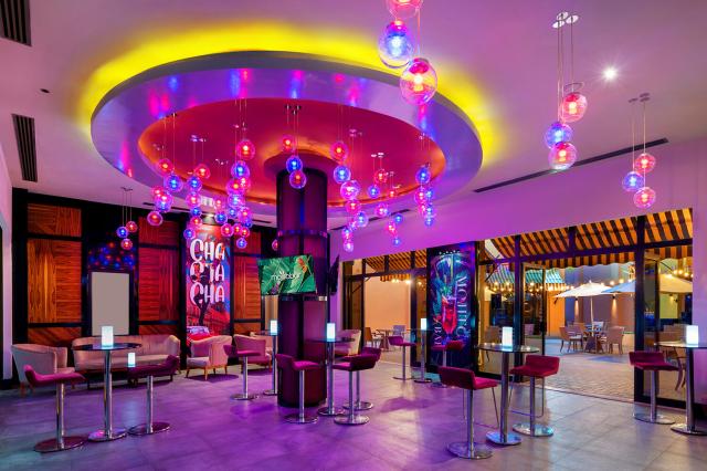 Bar v  hoteli Rixos Bab Al Bahr