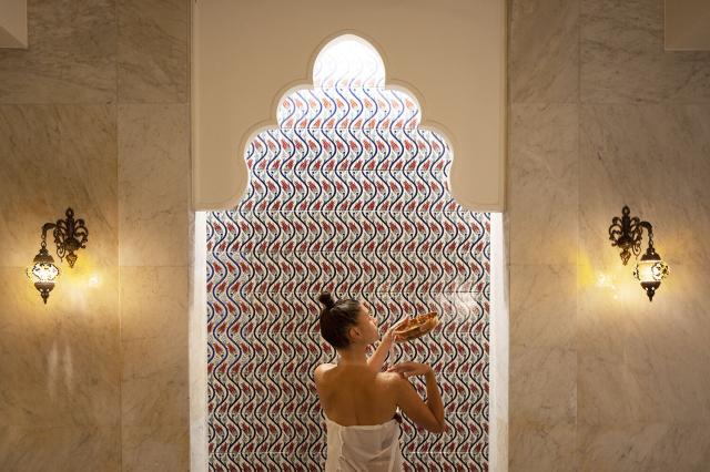 Žena v SPA v hoteli Rixos Bab Al Bahr