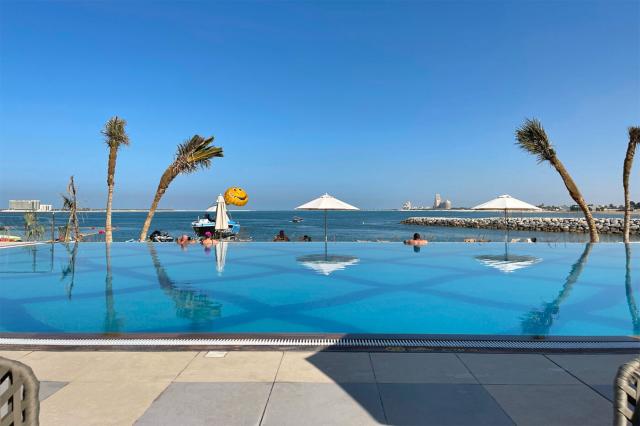 Bazén v hoteli Rixos Bab Al Bahr