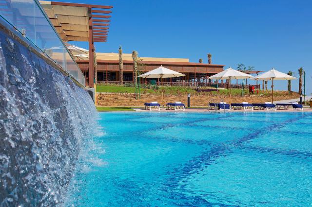 Bazén v hoteli Rixos Bab Al Bahr