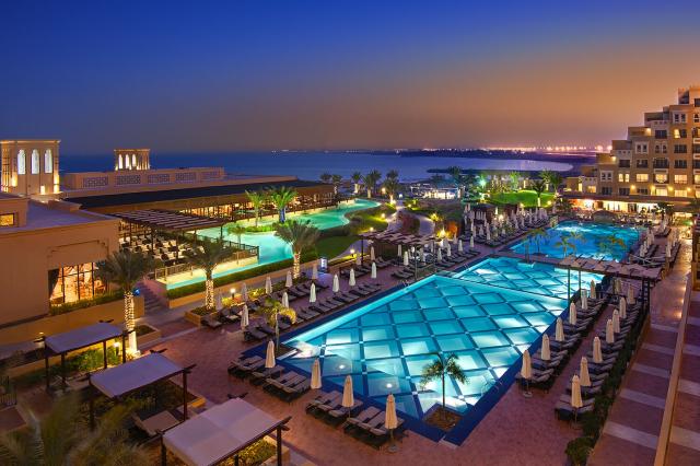 Bazén v hoteli Rixos Bab Al Bahr