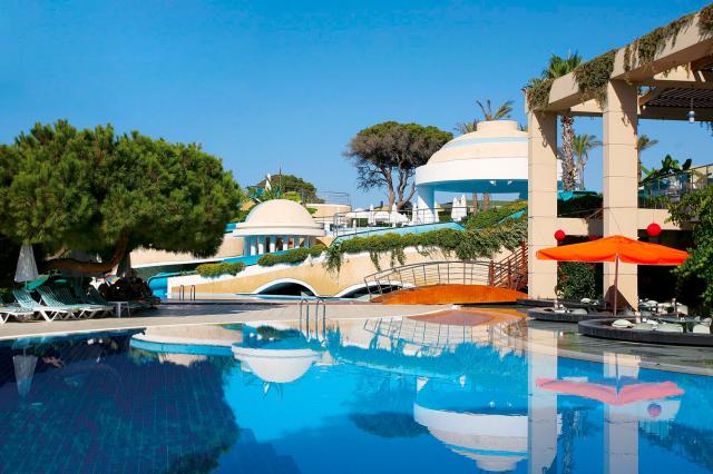 Bazén v Limak Atlantis Deluxe Hotel & Resort