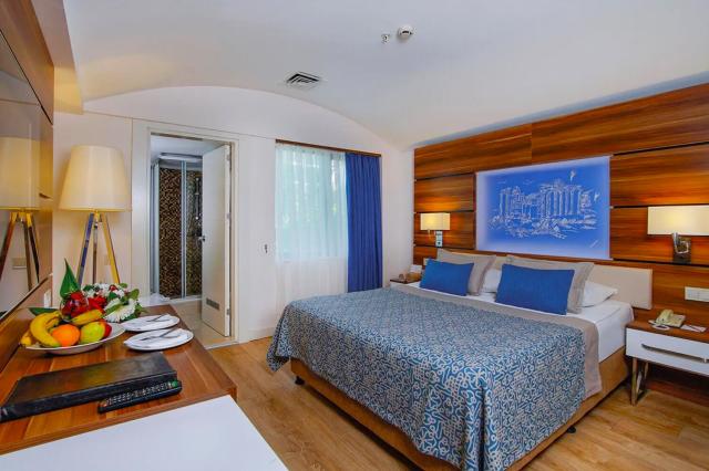 v Limak Atlantis Deluxe Hotel & Resort