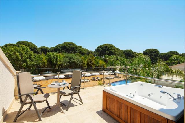 Terrace Family Suite Land View