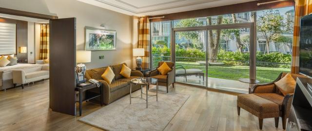 Family Corner Suite s jacuzzi