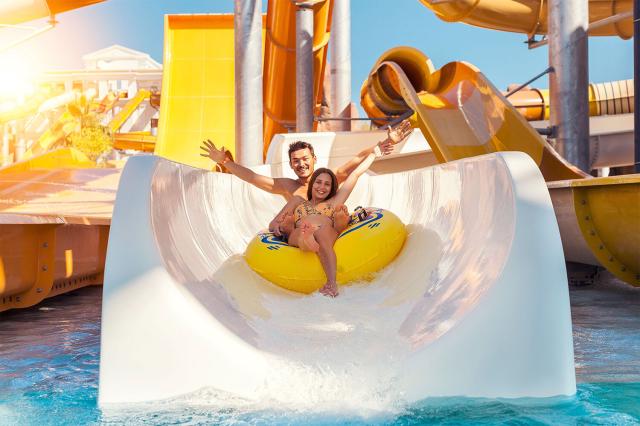 Ľudia na tobogánoch v Rixos Premium Belek
