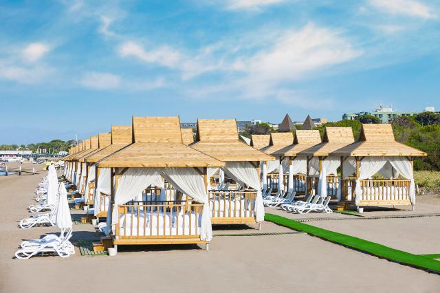 Pláž v Rixos Premium Belek