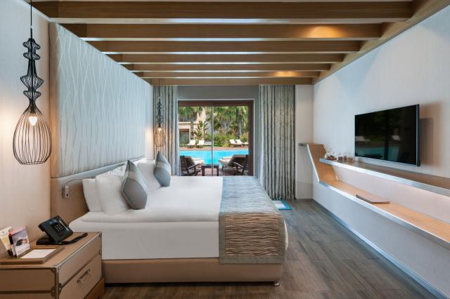 Legendary Pool Suite, výhľad do záhrady alebo na bazén