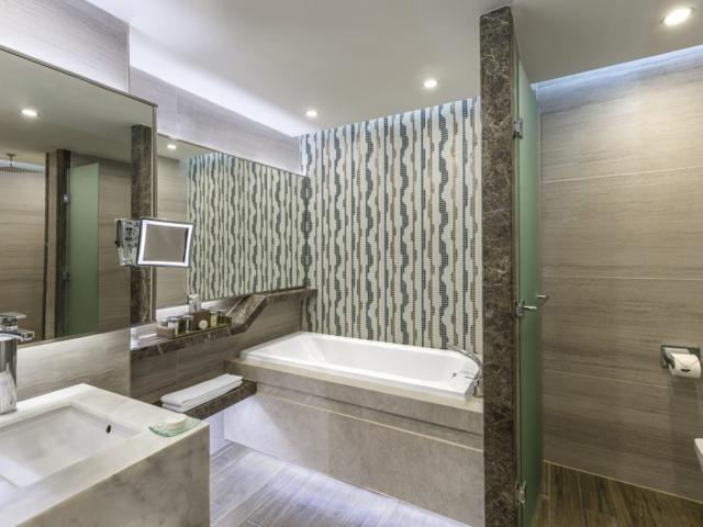 Legendary Pool Suite, výhľad do záhrady alebo na bazén