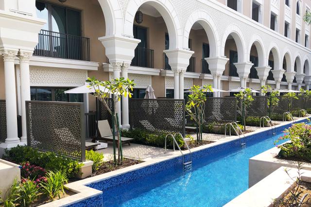 Izby so vstupom do bazéna v Rixos Premium Saadiyat Island Abu D