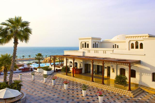 Reštaurácia v The Cove Rotana Resort