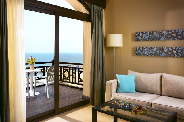 Izba v The Cove Rotana Resort