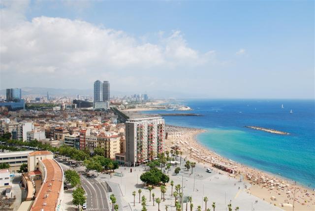 Barcelona s pobytom pri mori - Pohľad z výšky na more a ostrov