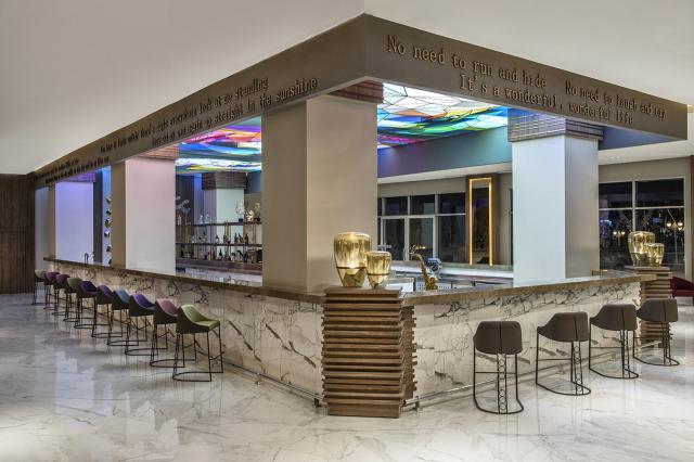 Bar v Delphin Be Grand Resort