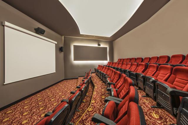 Kino v Delphin Be Grand Resort