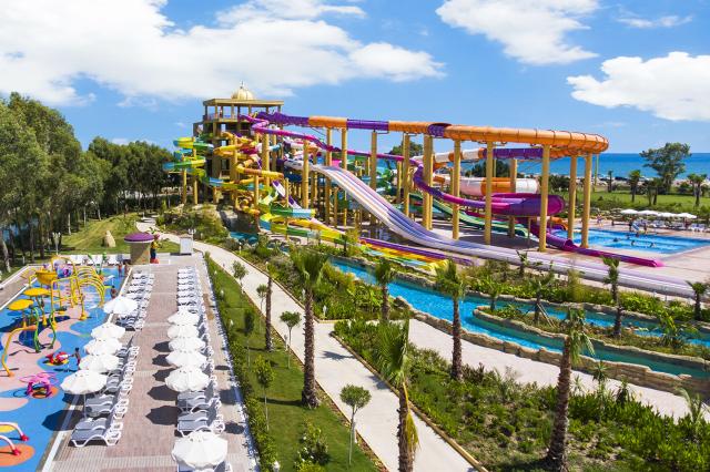 Tobogány v Delphin Be Grand Resort