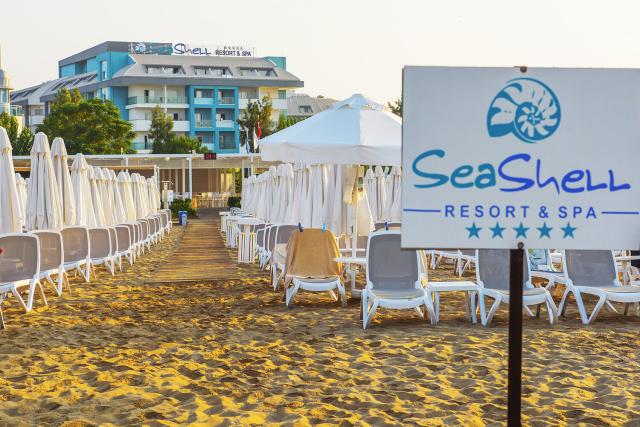 Pláž v Seashell Resort & Spa