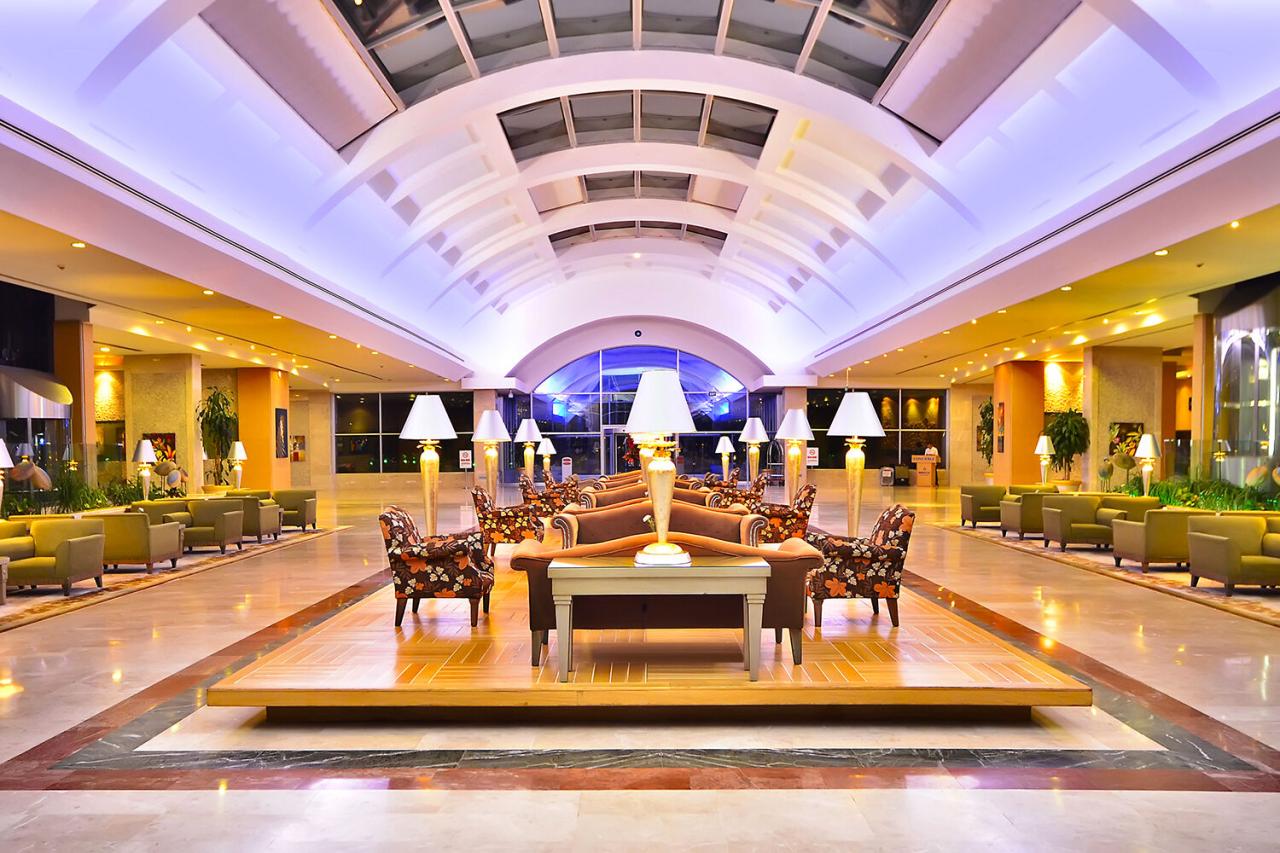 Lobby v Miracle Resort