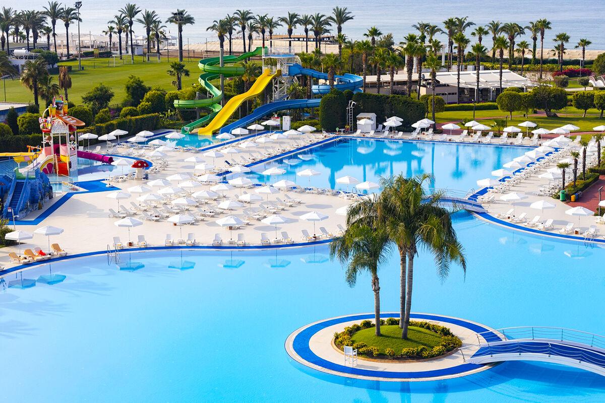 Bazény v Miracle Resort