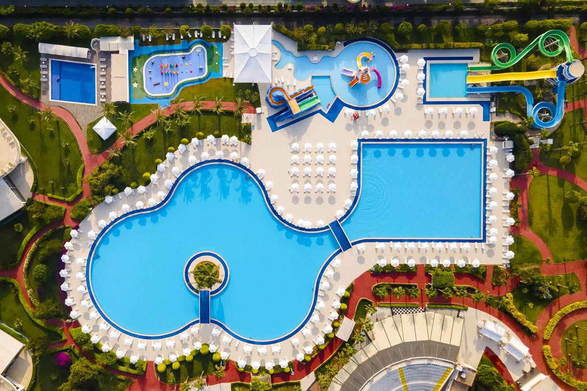 Bazény v Miracle Resort