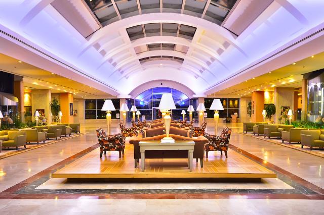 Lobby v Miracle Resort