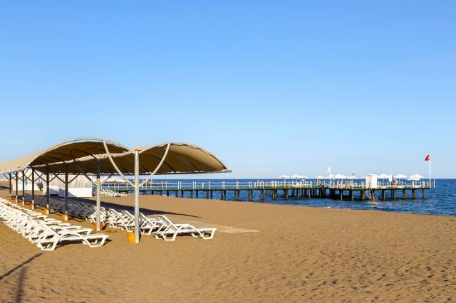 Pláž v Miracle Resort