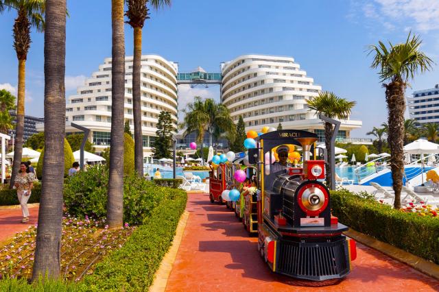 Vláčik s ďeťmi v Miracle Resort