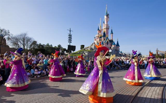 Kostýmy a atrakcie, Paríž & Disneyland