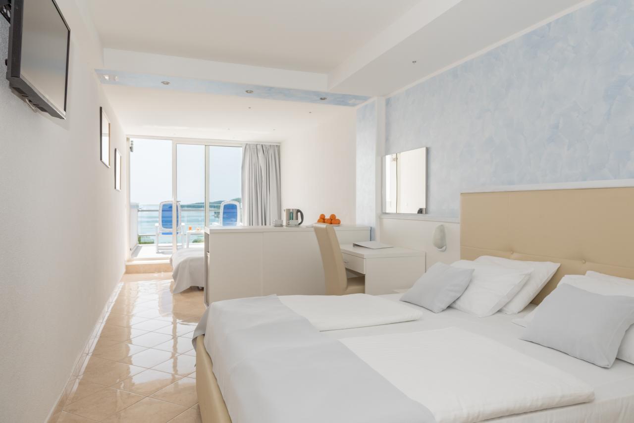 Mimosa / Lido Palace