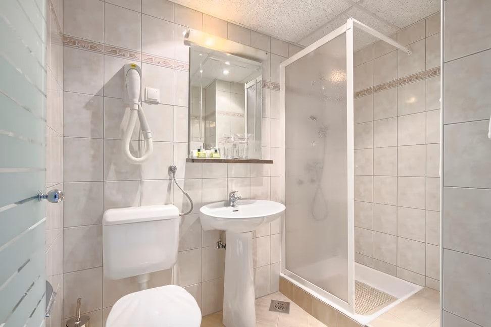 Dvojlôžková izba s možnosťou 2 prísteliek (balkón, morská stran