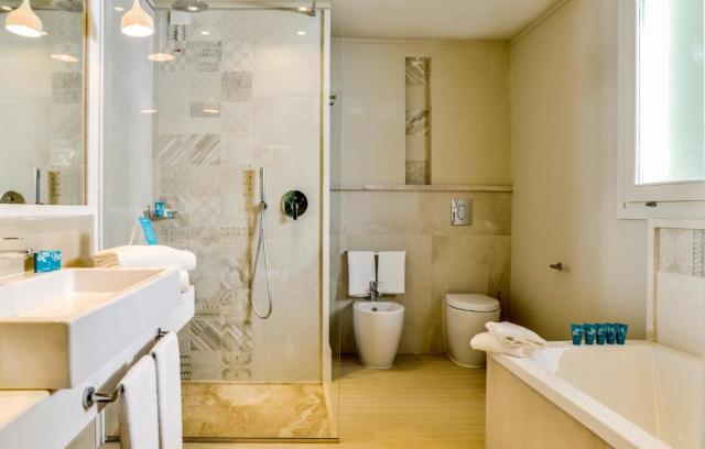 Deluxe Family Plus Bungalow, Boungaville