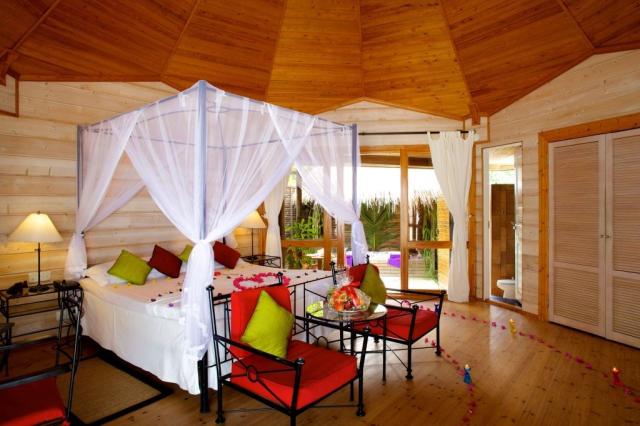 Hotelový Resort Kuredu Island Resort & Spa Maldives - Dvojlôžko